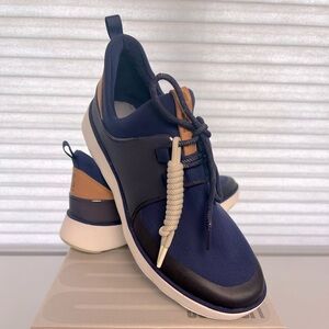 Clarks Soopasft Women’s Navy Canvas Sneaker